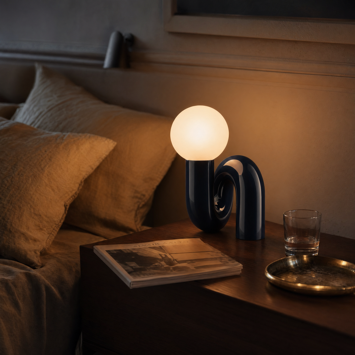 Loop lifestyle 02 - bedroom nightstand