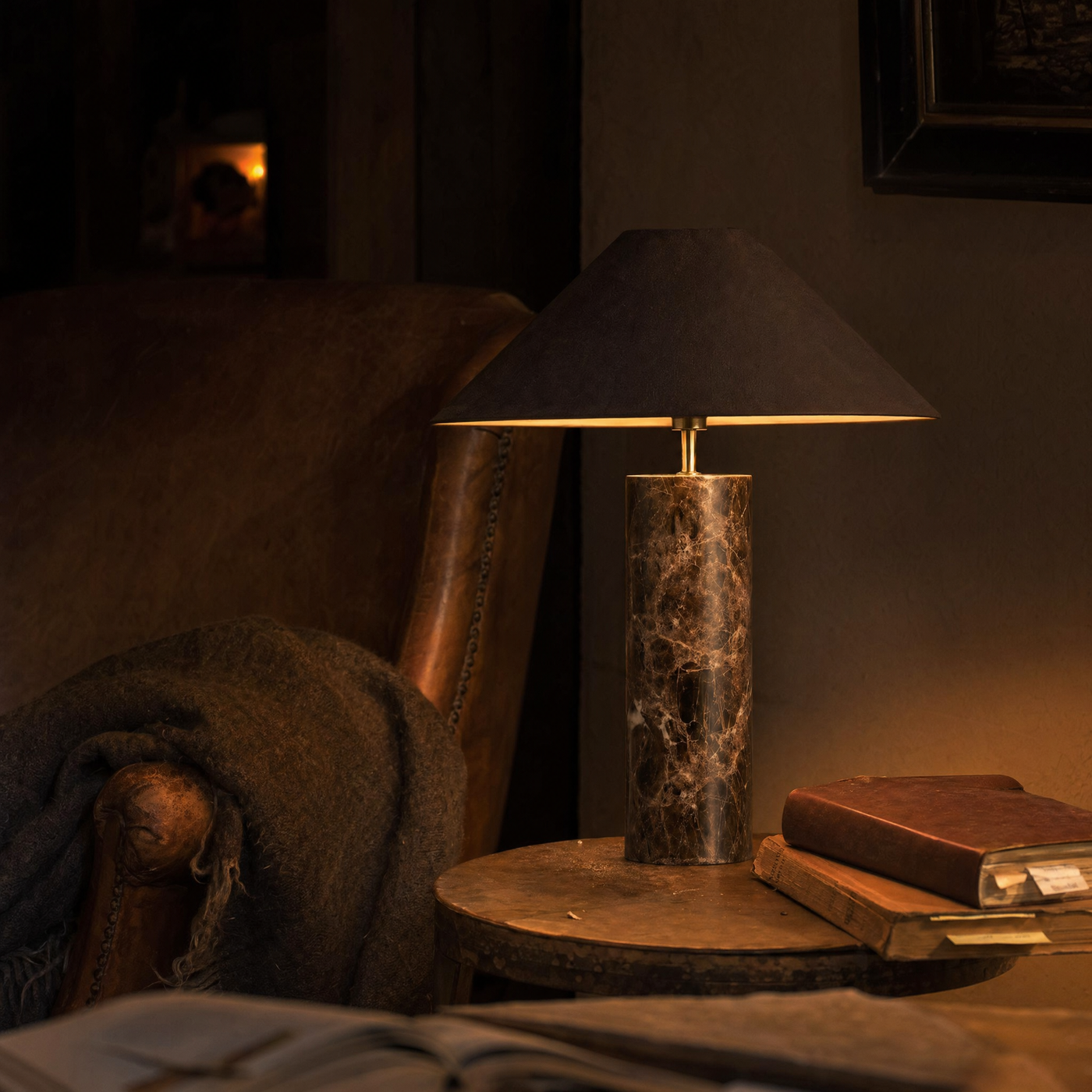 Onyx lifestyle 04 - reading side table